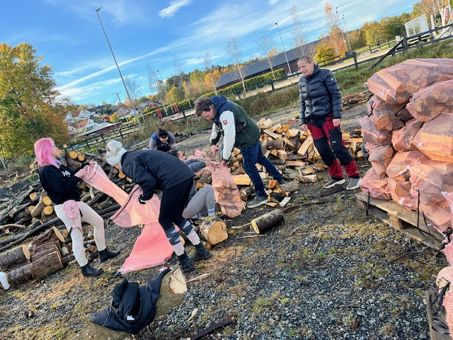 AGR SELGER VED TIL INNTEKT FOR NY PONNI 