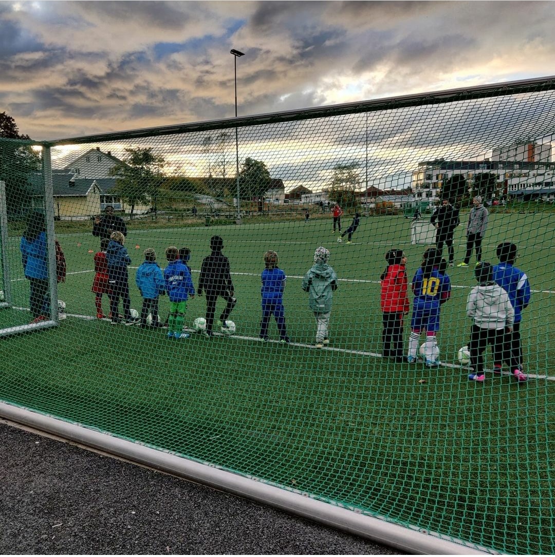 Oppstart fotballtrening for gutter og jenter født i 2016 og 2017