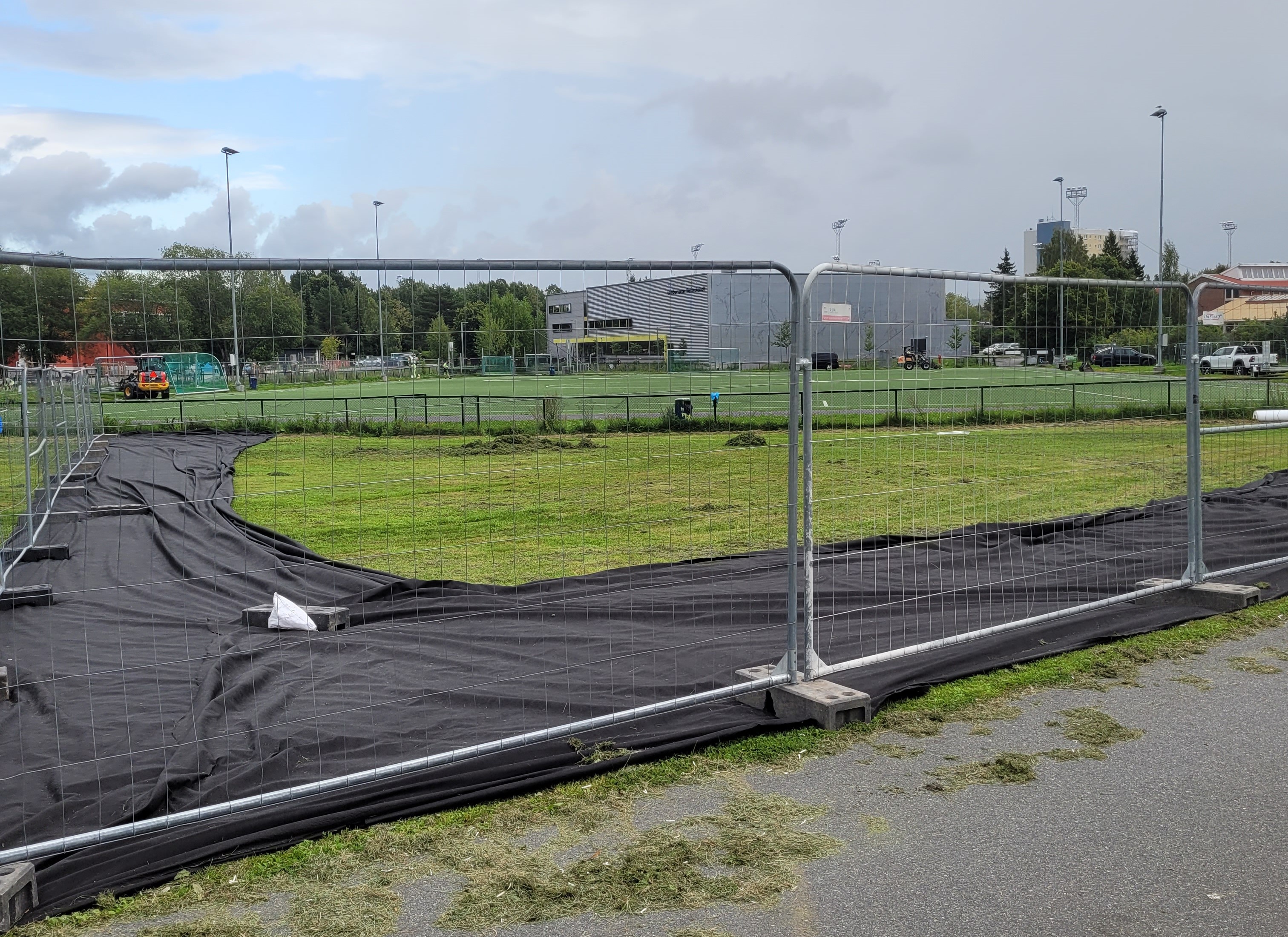 Nå er kunstgressbanen stengt