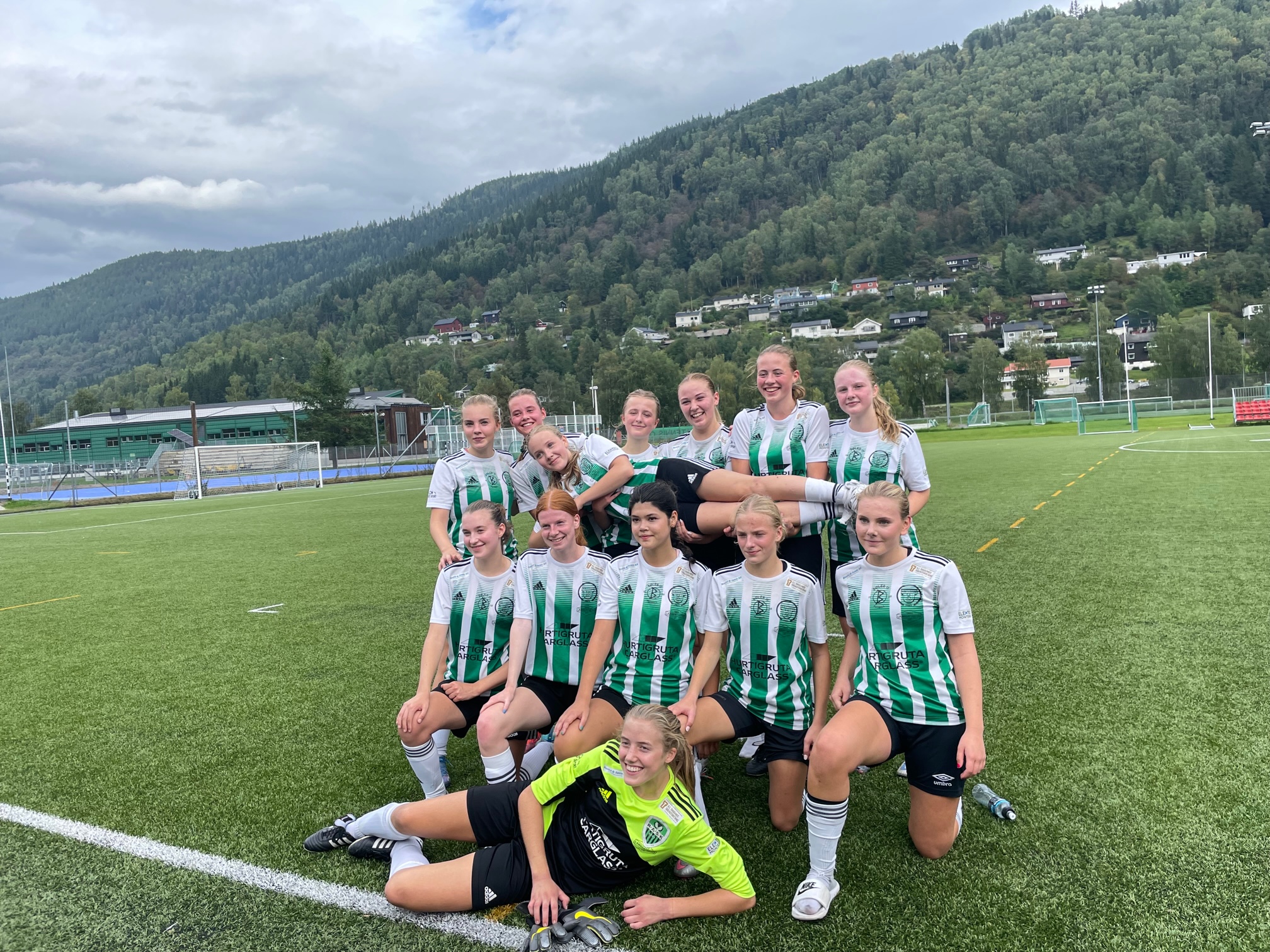 Hektisk høst for J17-jentene