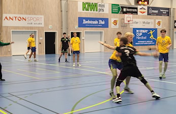 Sambahåndball i flerbrukshallen