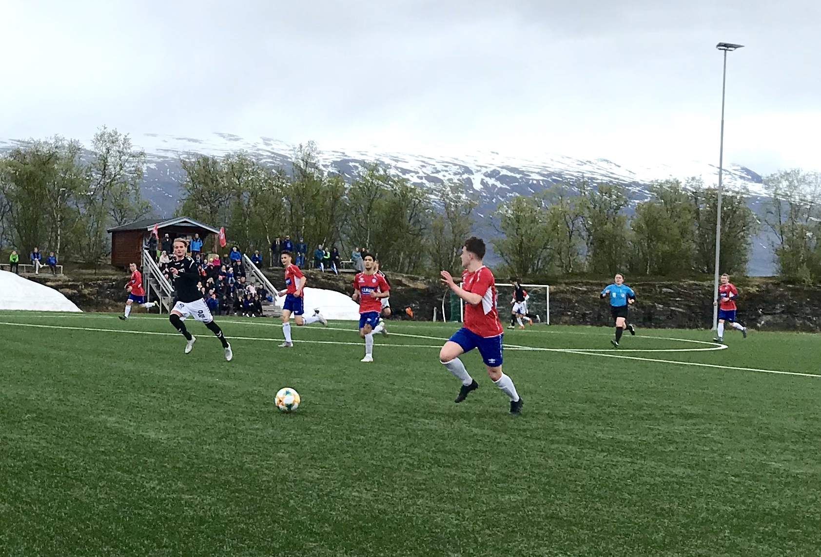Få lyspunkter mot Skarp