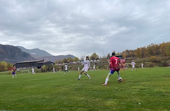 Finfotball og årsbeste på høstgresset