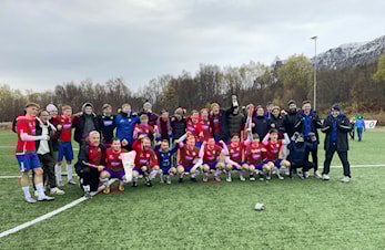 Opprykksfest både på og utenfor banen