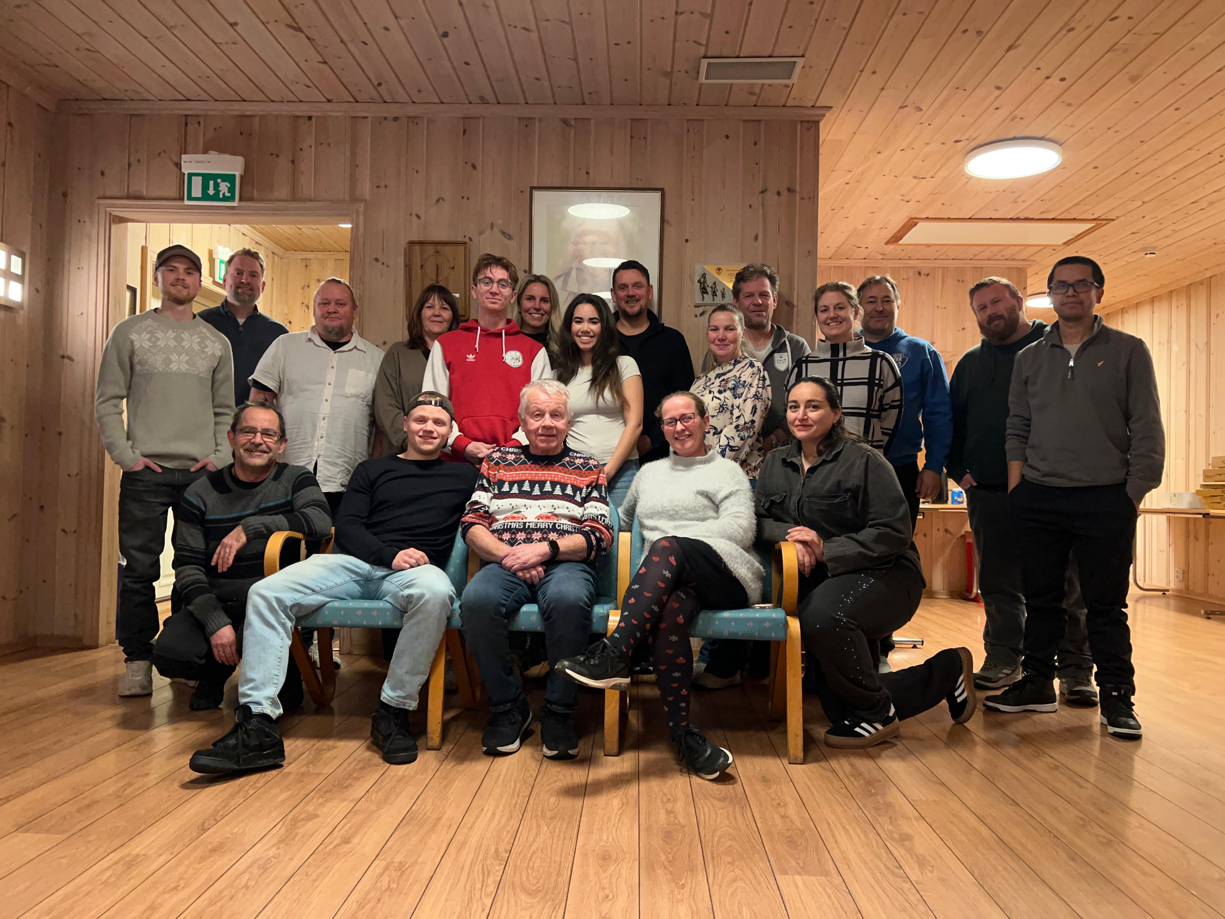 God jul til medlemmer, spillere og frivillige i Varpe Ballklubb!