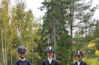 PROGRAMRIDNING OG BANEHOPPING VED SKAGA RIDESENTER