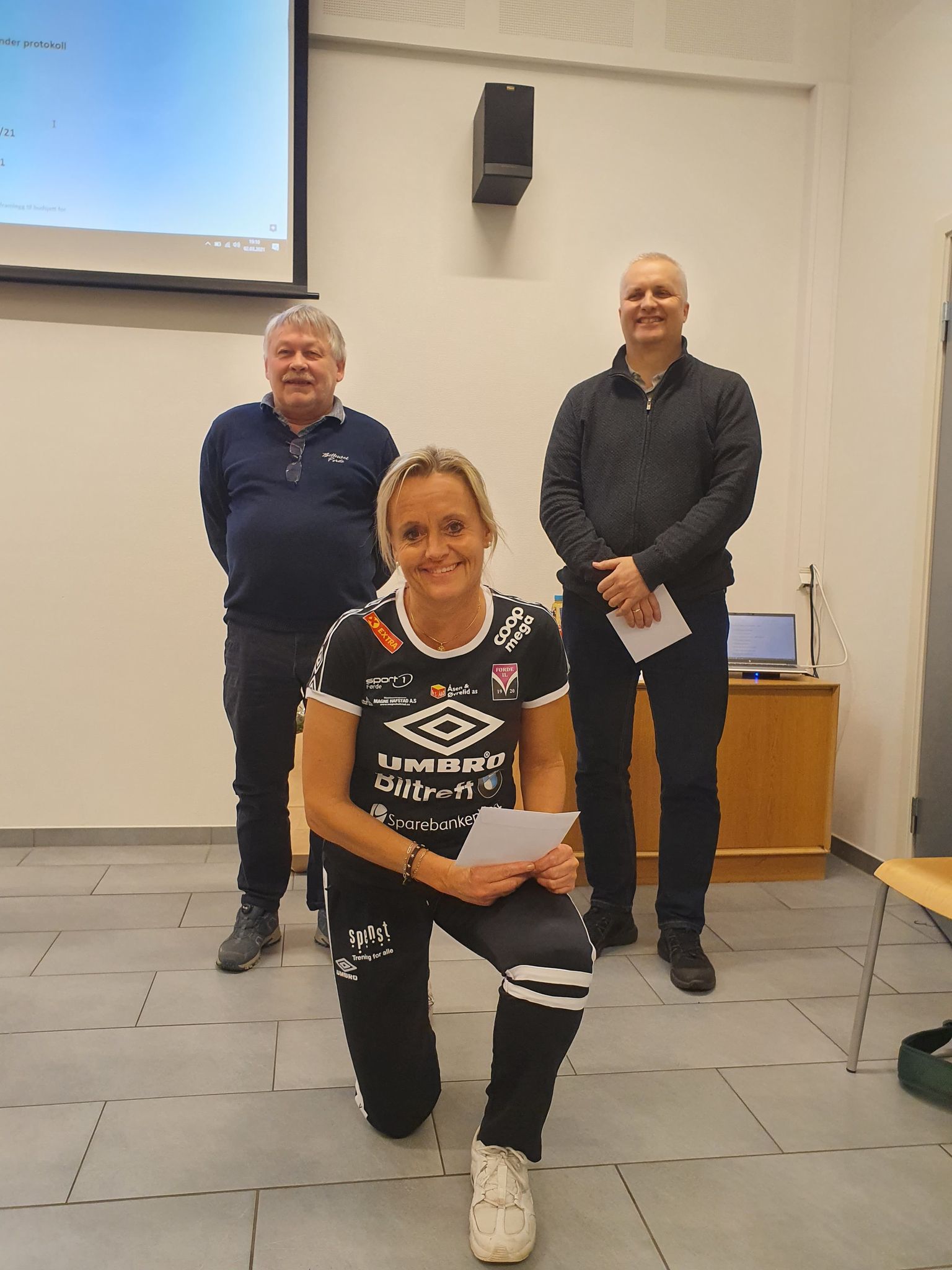 Årsmøtereferat og -melding