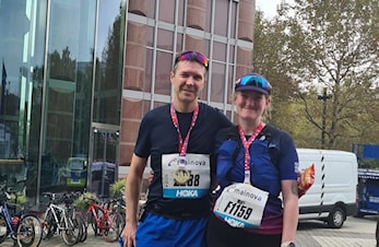 Mari Vesela og Rune Gullesen løp Frankfurt Marathon