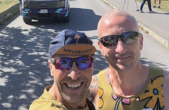 Peter Jensen på 2. plass i Ringeriksmaraton. Klasseseier til alle våre tre deltakere