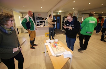 Jubileum feiret med sekkepipe og kake