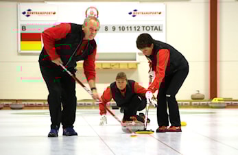 Gjestene tok første napp i vandrepokalen