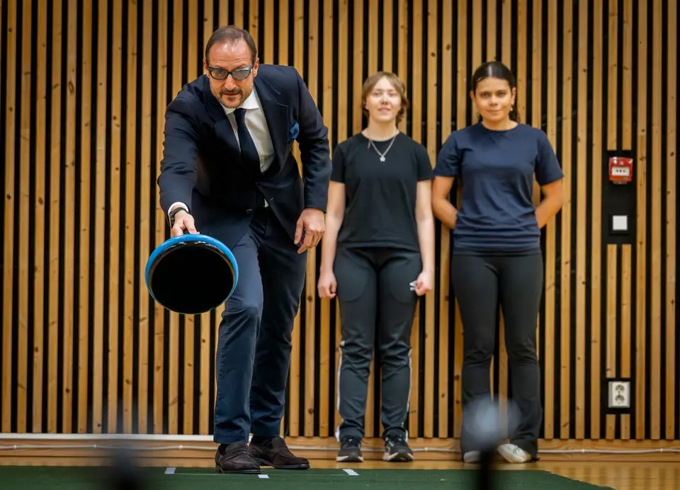 Kronprinsen – et naturtalent i teppecurling – selv som svaksynt!