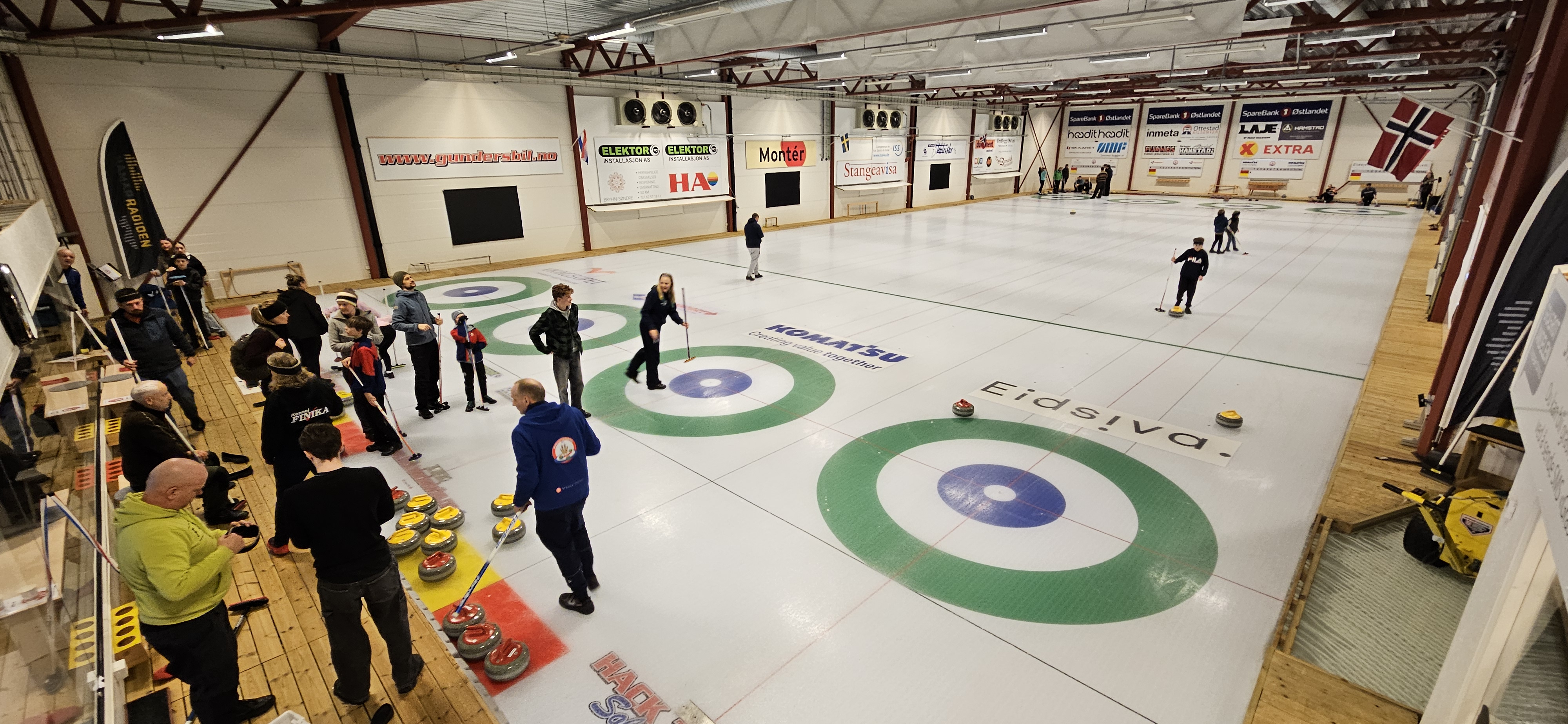Wow! Folk «rant» inn døra! Over 100 på åpen dag