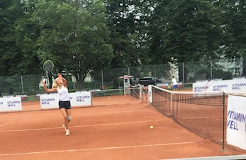 Lotte Strand spiller NM finale U14 i double