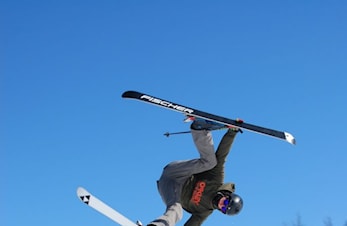 Lyst til å jibbe, kjøre i skogen og leke til vinteren?