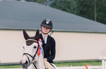 DIKE ekvipasjen Synnne og Cherie til Junior NM i sprang!