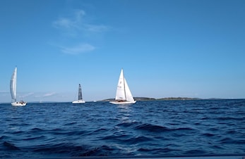 Vi er godt i gang med seilingen