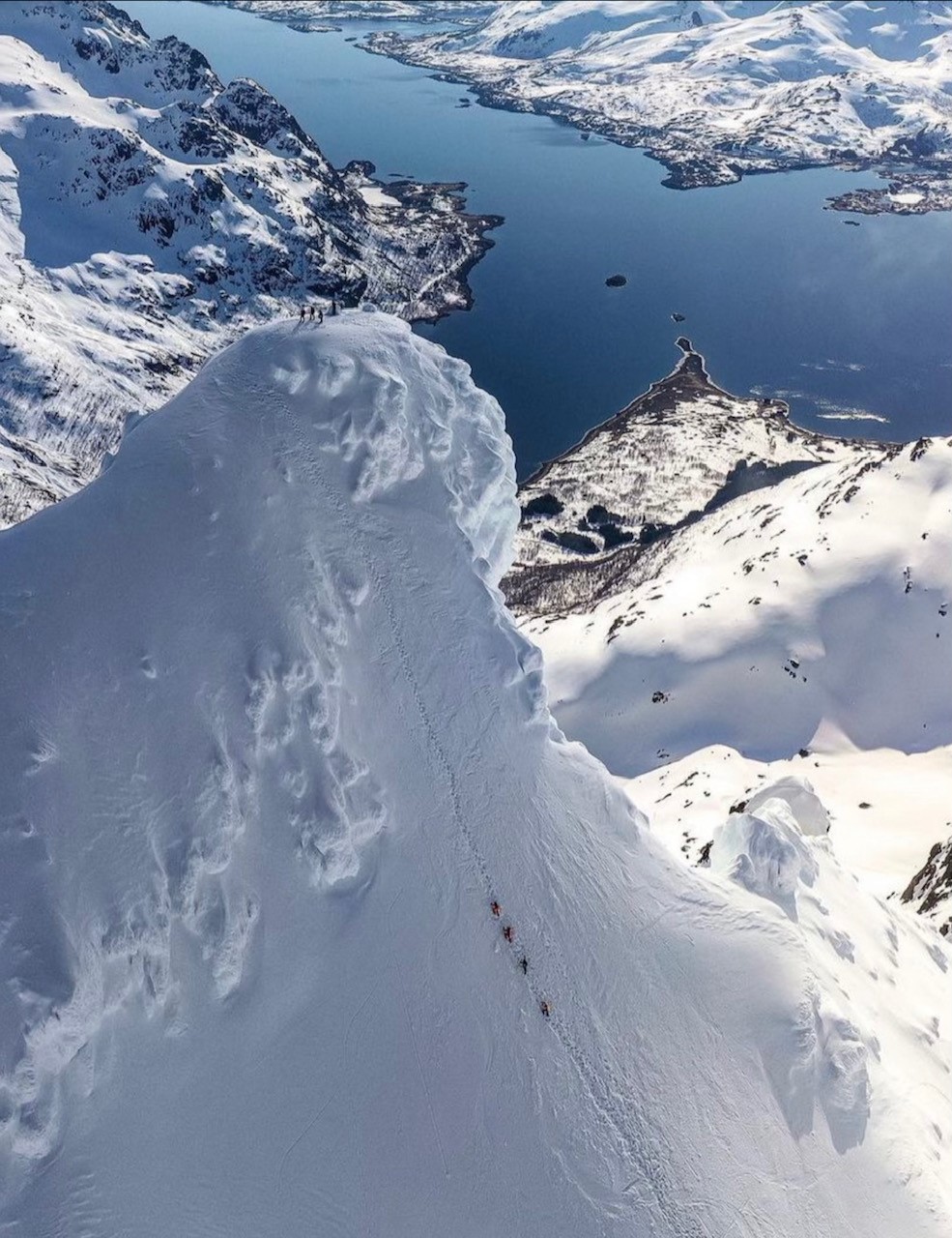 2024 Med nærmer seg ny frisk snø og fine fjell