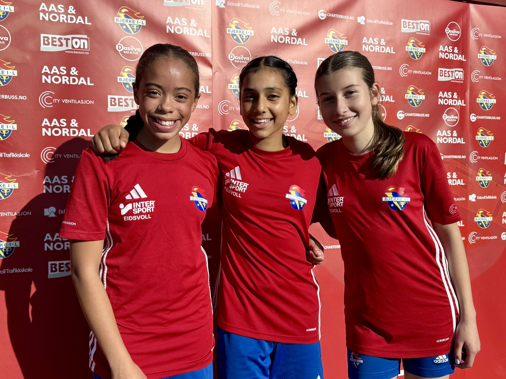 Tre J12 tatt ut på sone