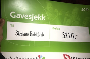 Gavesjekk på 32.000 i Lokalbidraget
