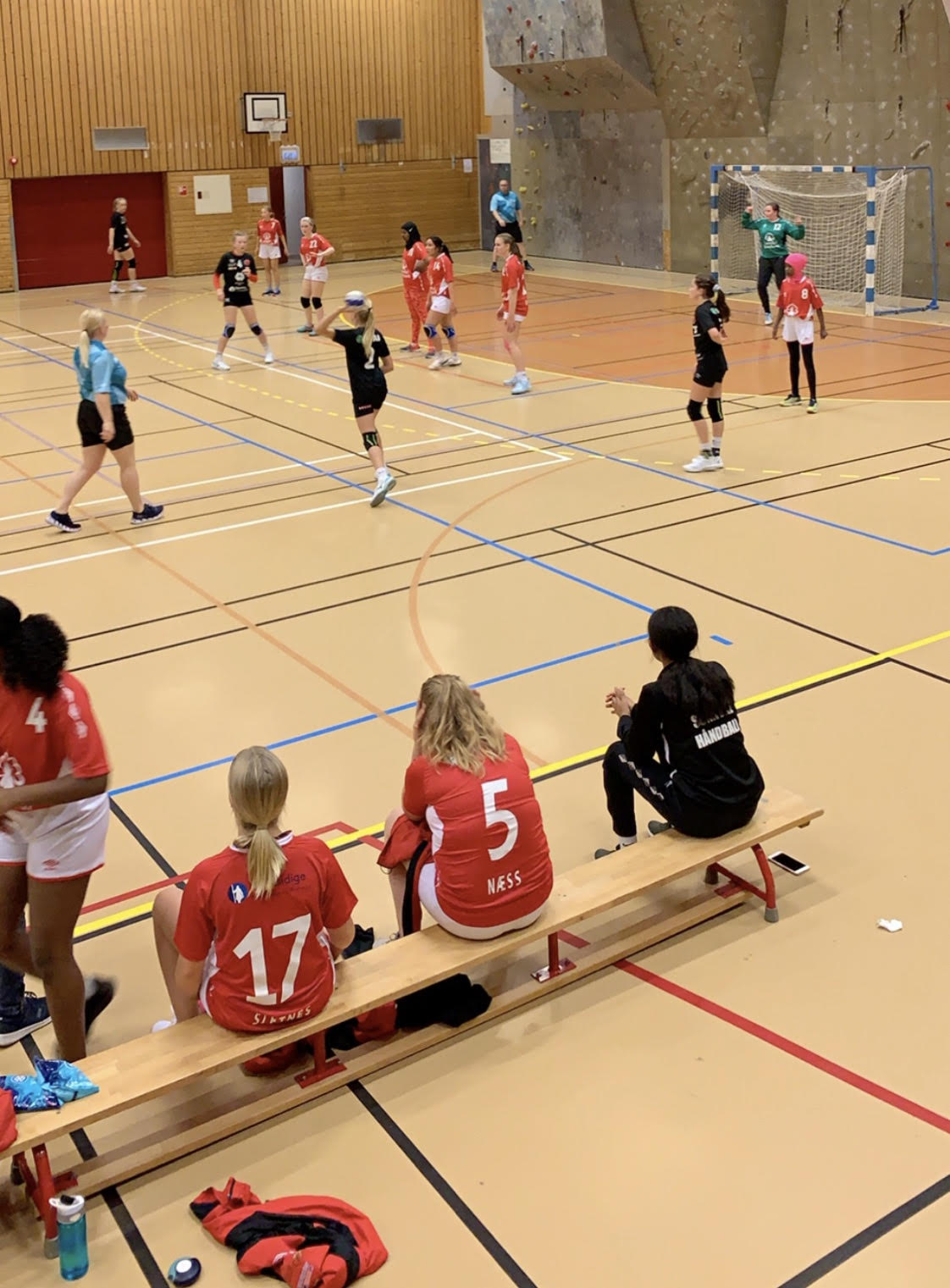 Første seriekamp for J14