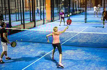 Har du lyst til å prøve padel gjennom bedriftsidretten?