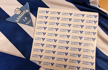 Luke 7: Navnelapper med Åssia-logo