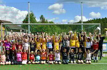 Kjempestemning på Jentefotballens dag!