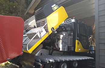 Sesongen er over, service på maskin og løyper er i gang