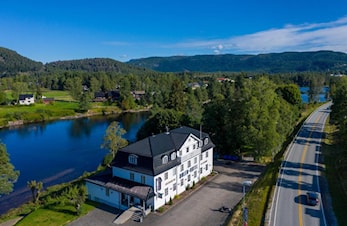 Hotell Dølen sponser ski