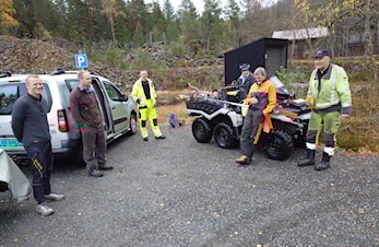 En god gammelsdags dugnad i skiløypa, mye mimring fra åra når Flatebygd skianlegg ble bygd.