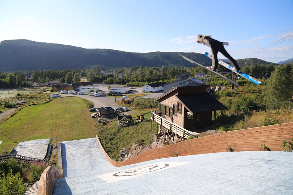 Det er ein svært god kjerne i det unge hoppmiljøet i Otra IL, og ei erfaren leiargruppe som står bak mykje dugnadsarbeid for å hjelpe fram hopparane.
