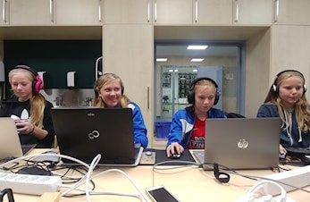 Fornøyde jenter etter første trening