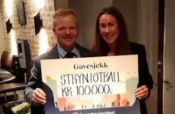 Sparebanken Vest med stor gåve til Stryn Fotball på Fotballfesten!
