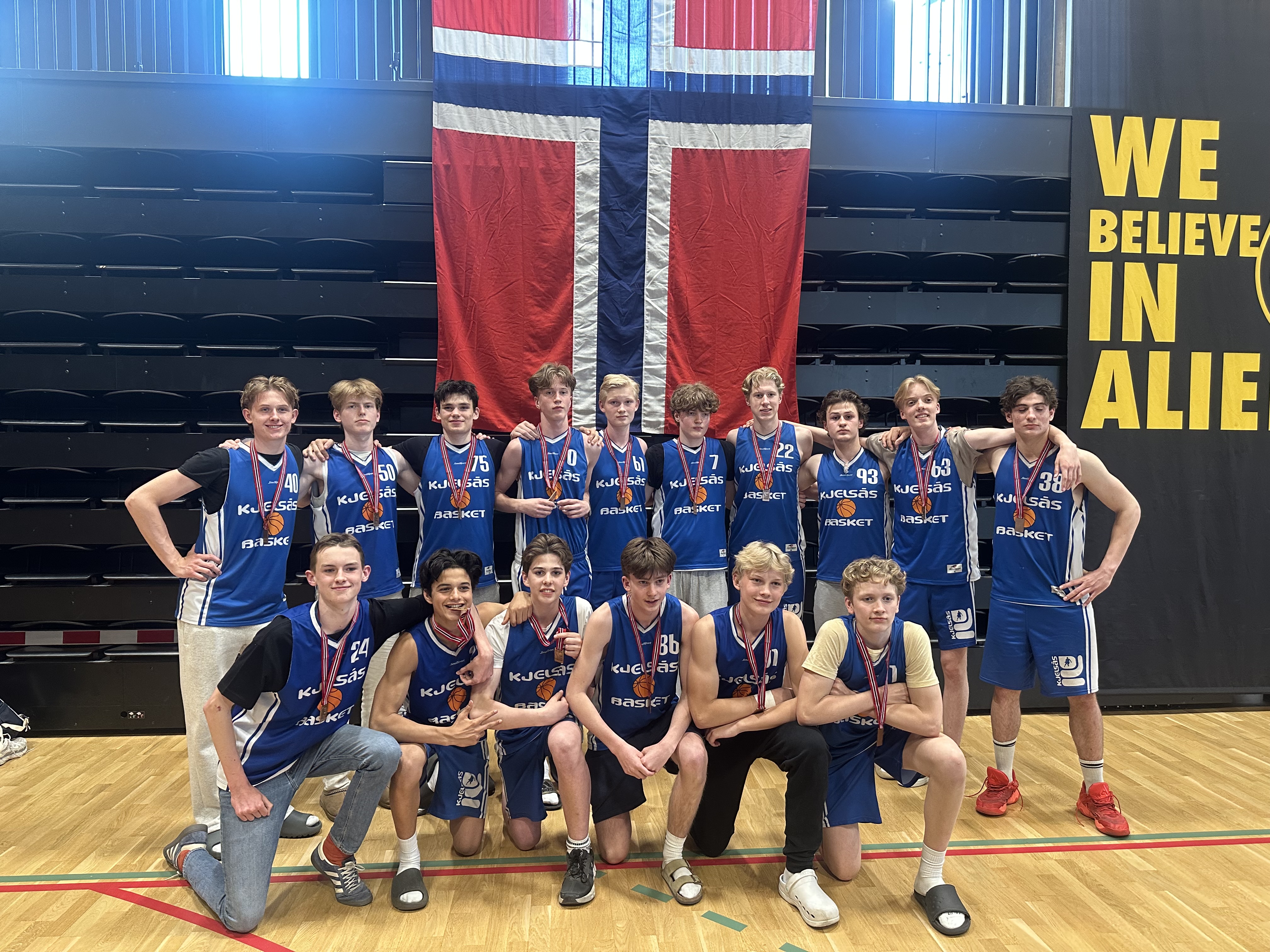 ... Og bronse til begge lag i U16 NM! 