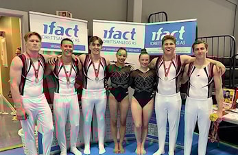 MEDALJEDRYSS I NM APPARATTURN