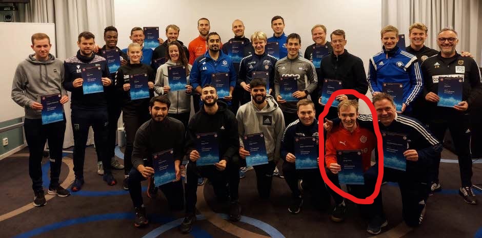 GRATULERER MED UEFA B - CHRIS!