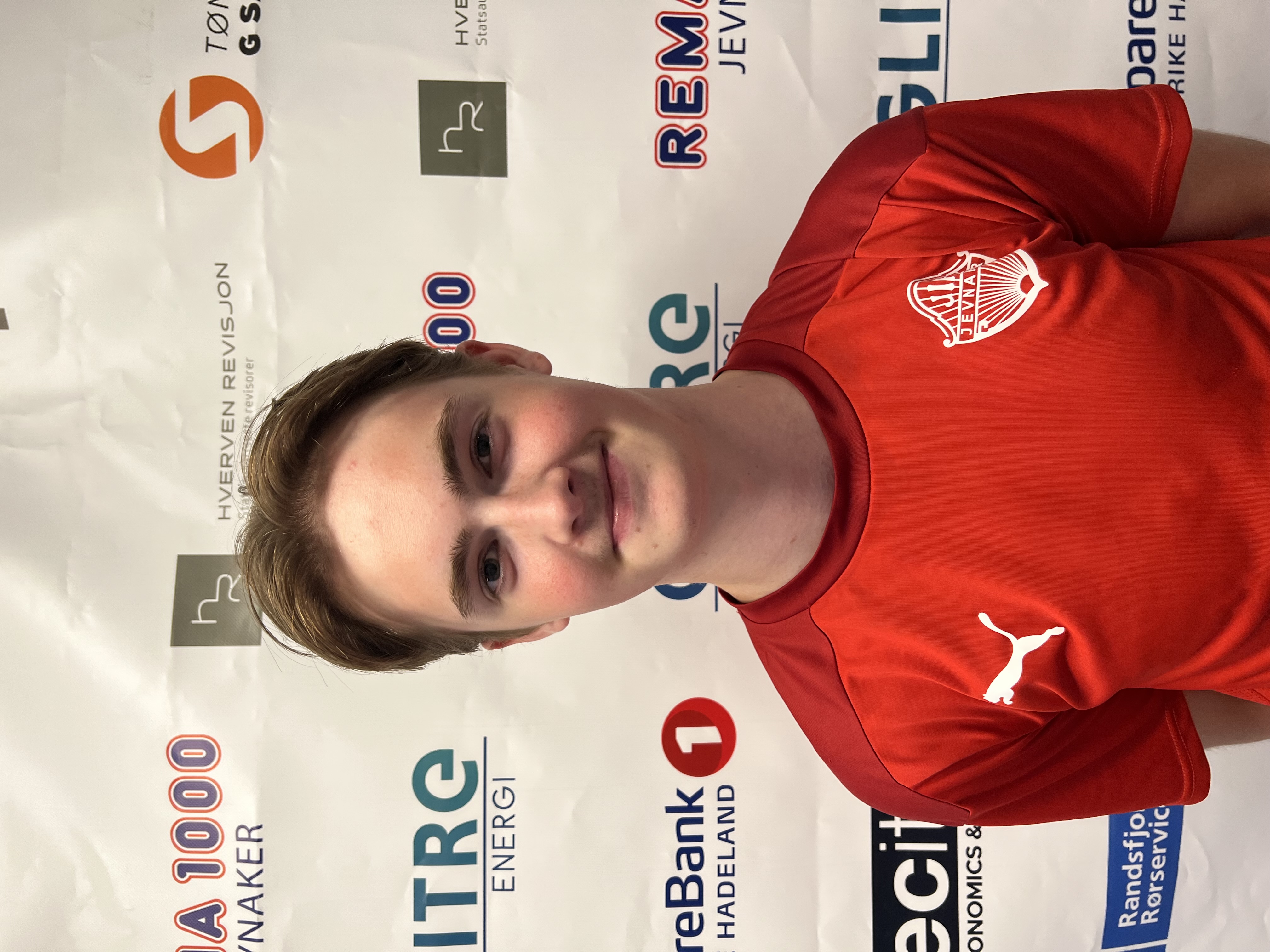 Oliver Lafton signert videre for JIF