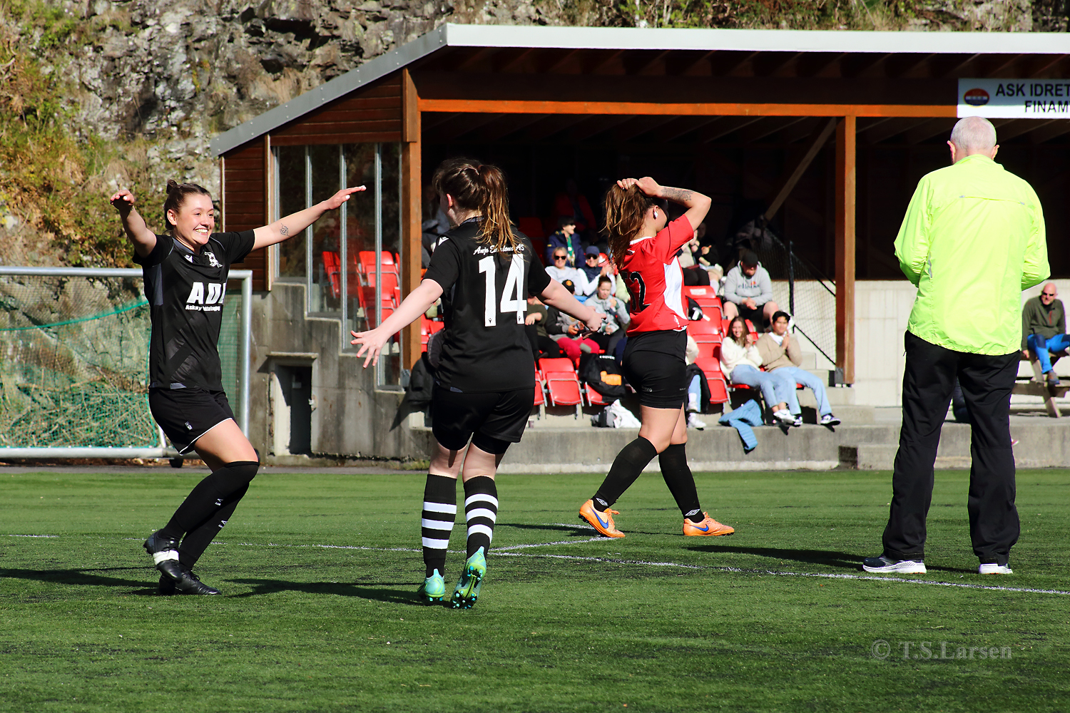 Østsiden kvinner - Ørnar 11-0!!! (bildeserie)