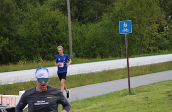 KM halvmaraton: Sverre åleine om å forsvare Romsdal si ære