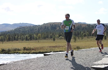 Det laupes i fjell og by