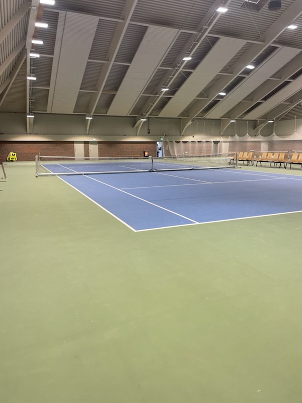 Image for Nytt dekke i tennishallen på Øya