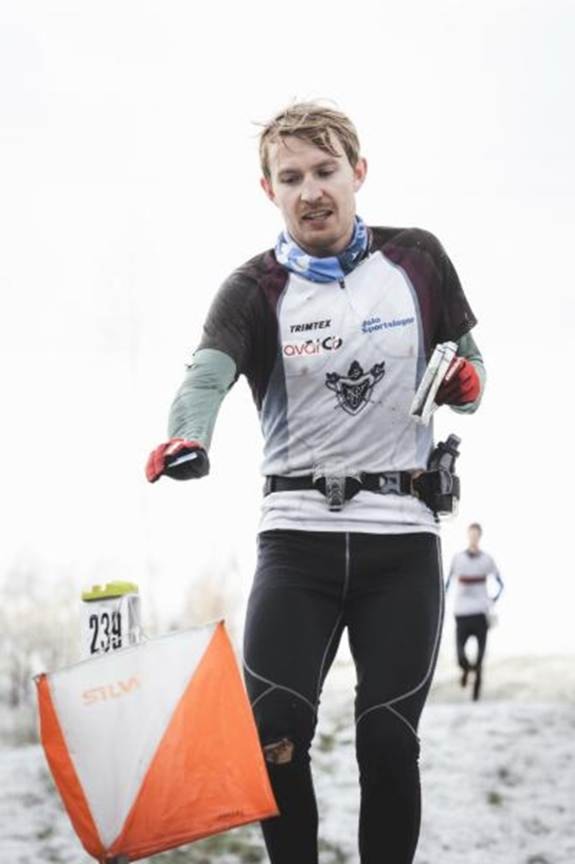 Et bilde som inneholder person, utendørs, himmel, klærKI-generert innhold kan være feil.