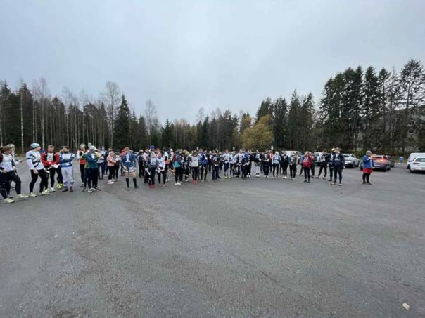 Et bilde som inneholder utendørs, himmel, folk, veiKI-generert innhold kan være feil.