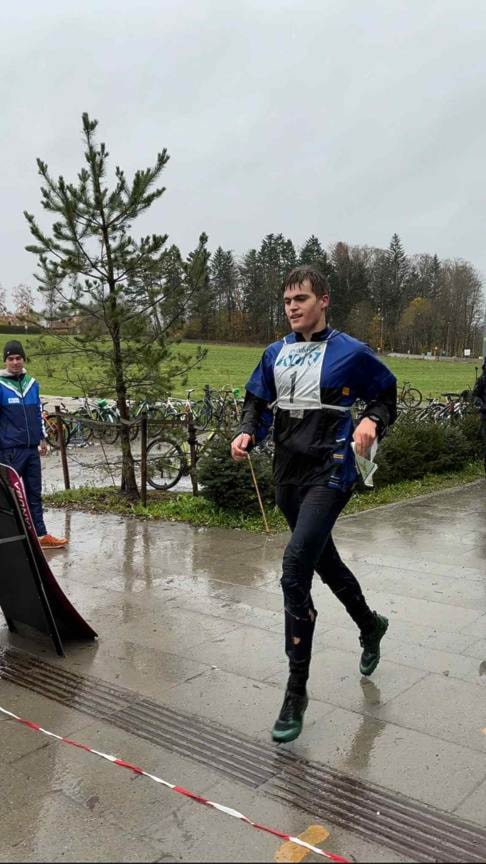 Et bilde som inneholder utendørs, himmel, person, skoKI-generert innhold kan være feil.