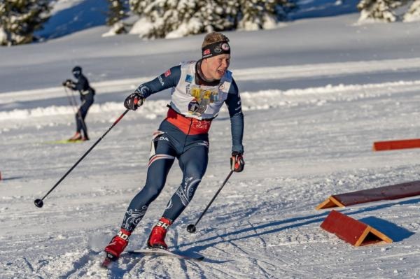 Et bilde som inneholder utendørs, skisport, snø, sportKI-generert innhold kan være feil.