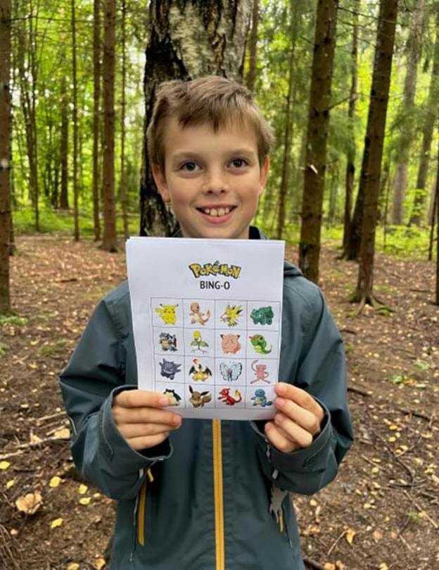 Et bilde som inneholder tre, Menneskeansikt, person, klærKI-generert innhold kan være feil.