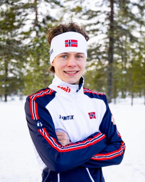 Et bilde som inneholder person, klær, Menneskeansikt, utendørsKI-generert innhold kan være feil.