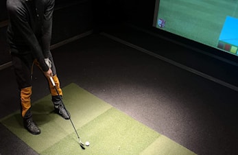 Nytt gress på golfsimulatoren.