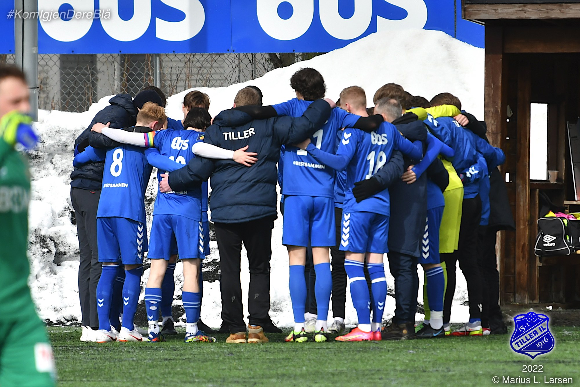 Åpnet med knepent tap